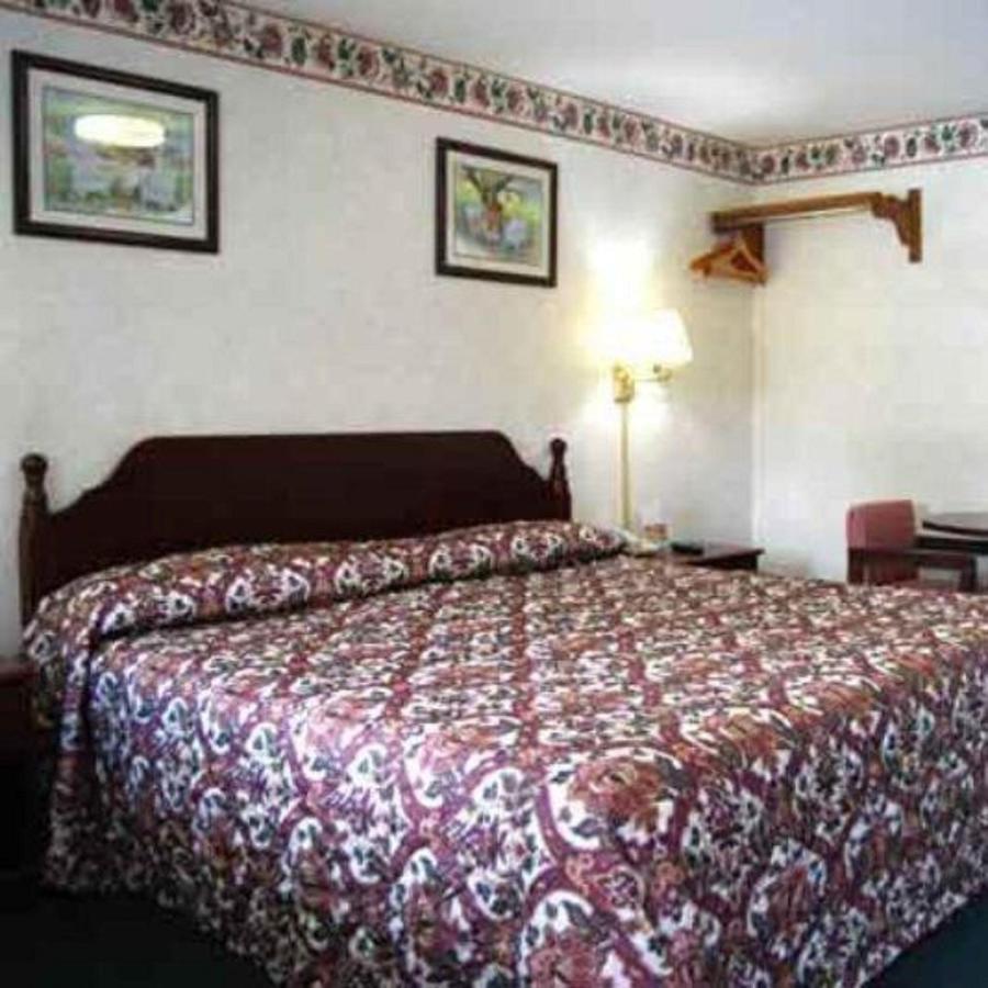 Lenox Inn Exterior foto